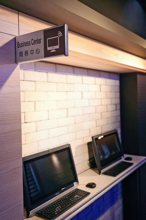 Sjónvarps- og/eða afþreyingartæki á KIWI SHARE HOTEL ZHONGLI