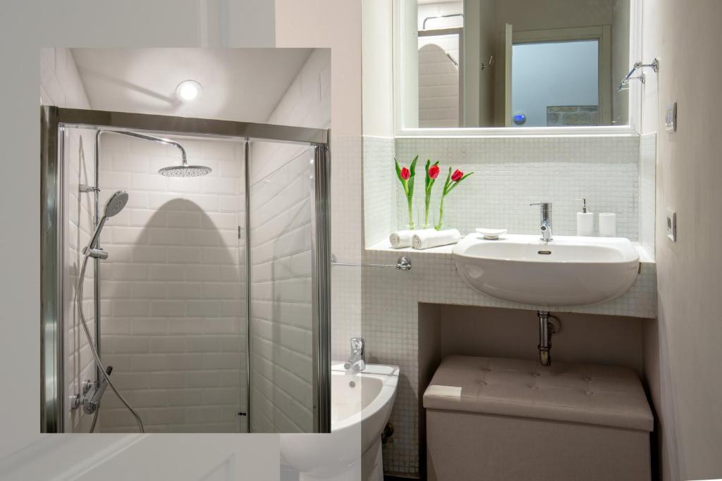 A bathroom at SECRET GARDEN - Amazing Loft in The Imperial Rome