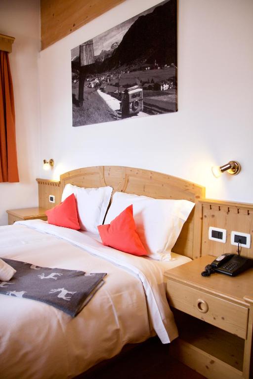 A bed or beds in a room at Al Piccolo Hotel