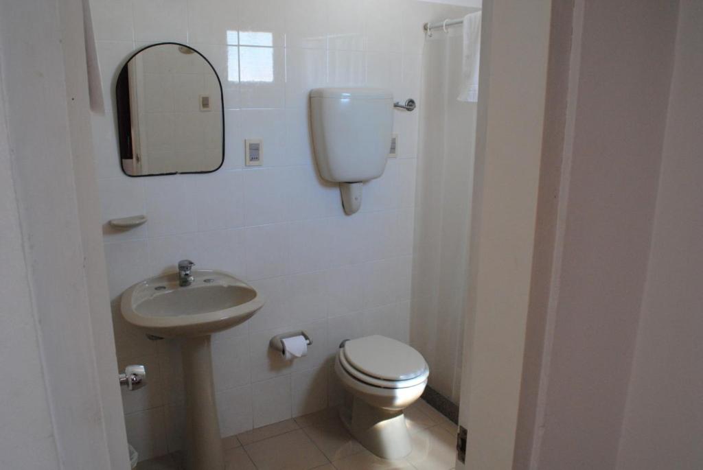 Salle de bains dans l'établissement Hotel Romi