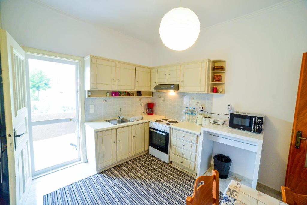 A kitchen or kitchenette at Leonidio Apartment Maria