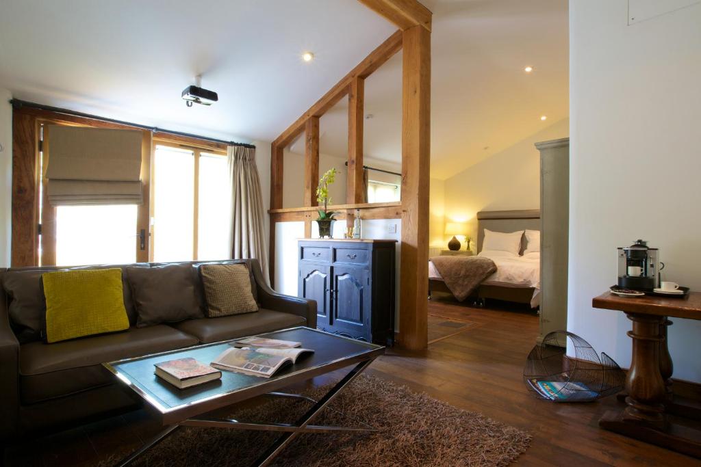 a living room with a couch and a bed at Eckington Manor in Pershore