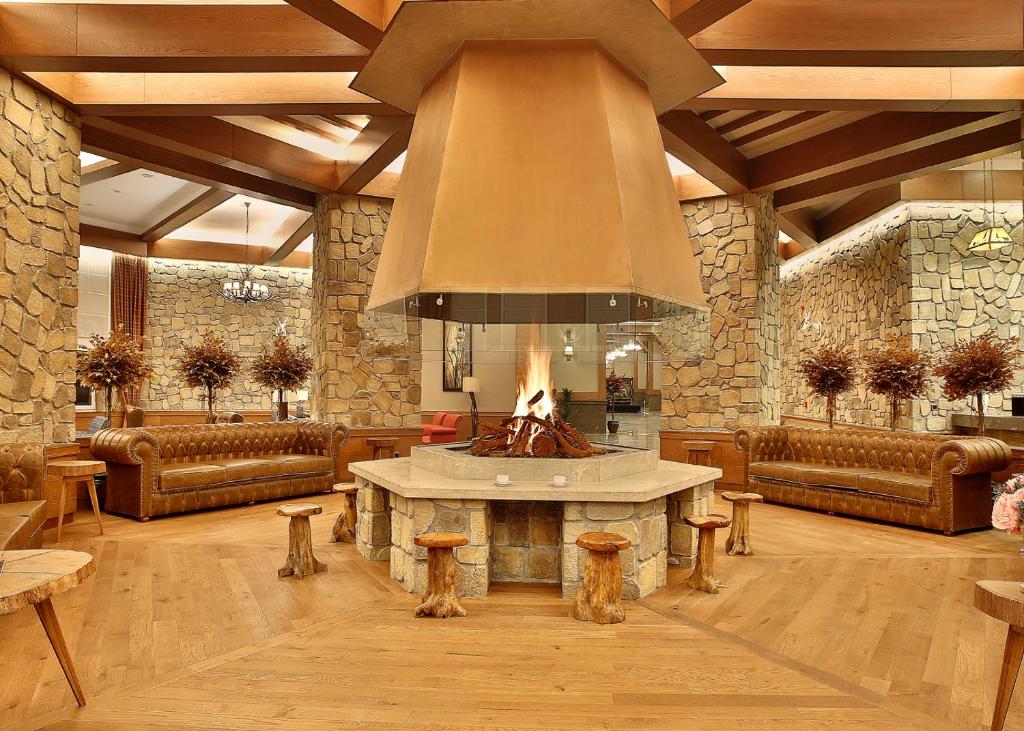 Гостиная зона в Bof Hotels Uludağ Ski&Luxury Resort All Inclusive
