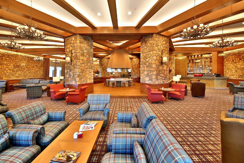 Гостиная зона в Bof Hotels Uludağ Ski&Luxury Resort All Inclusive