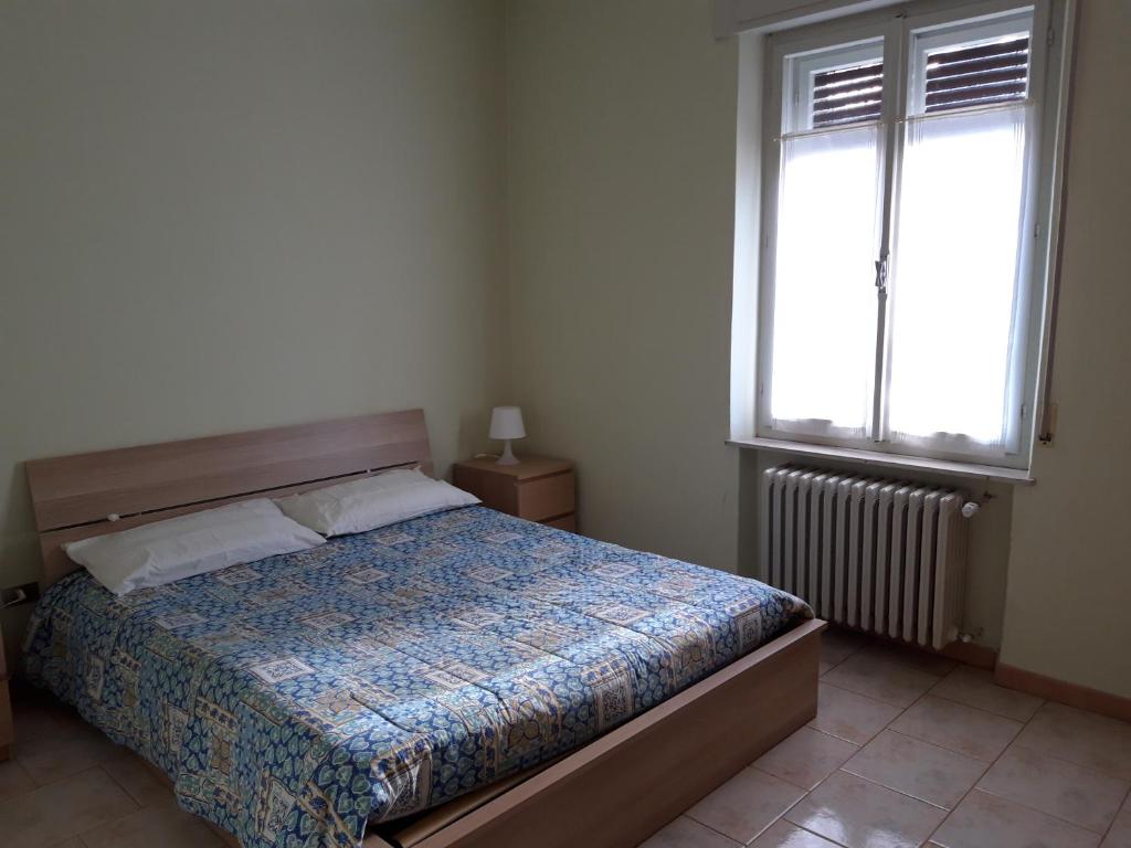 a bedroom with a bed and a window at Alla vecchia stazione in Tarvisio
