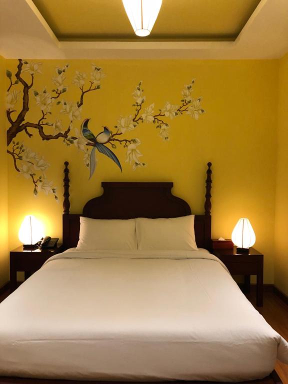 Postel nebo postele na pokoji v ubytování Le Grand Hanoi Hotel - The Oriental