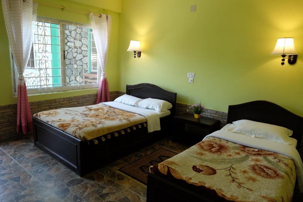 Llit o llits en una habitació de Mahendra & Sunita's Home NPL