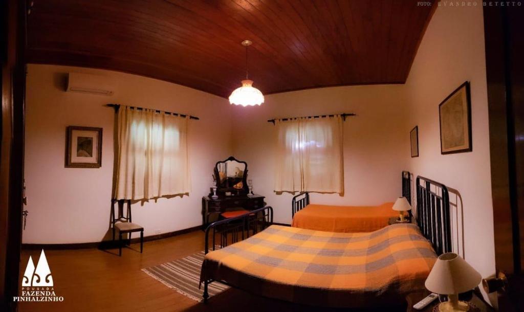 Postel nebo postele na pokoji v ubytování Pousada Fazenda Pinhalzinho