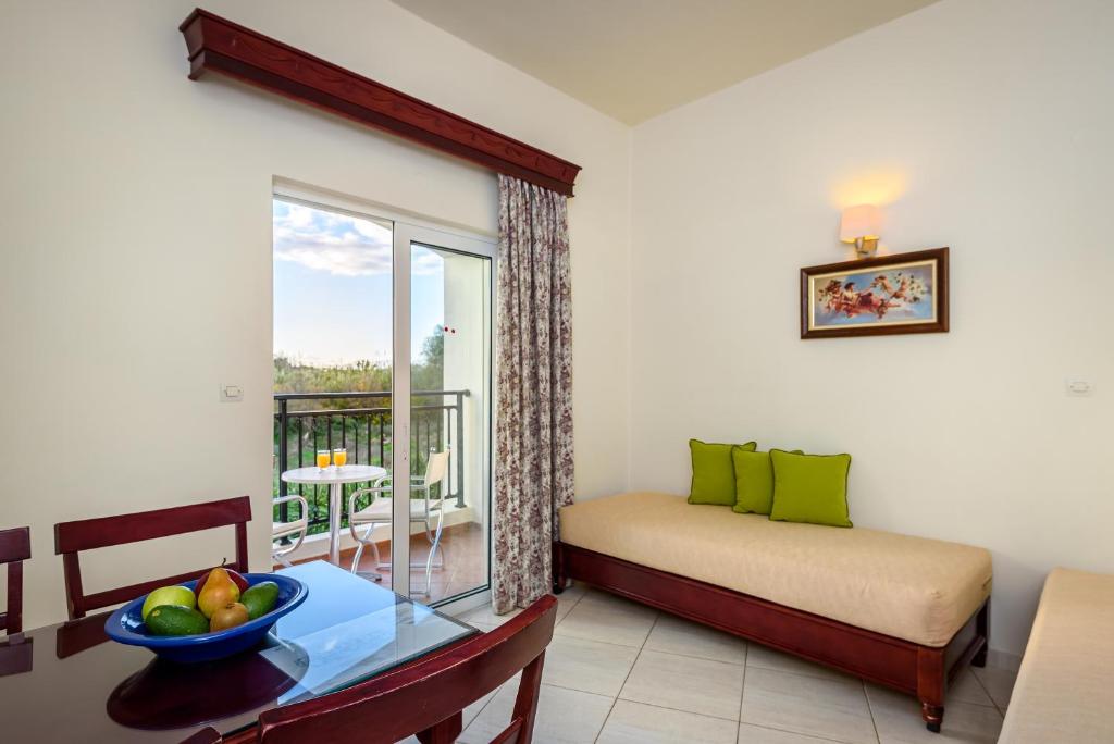 Posezení v ubytování Lito Beach Hotel