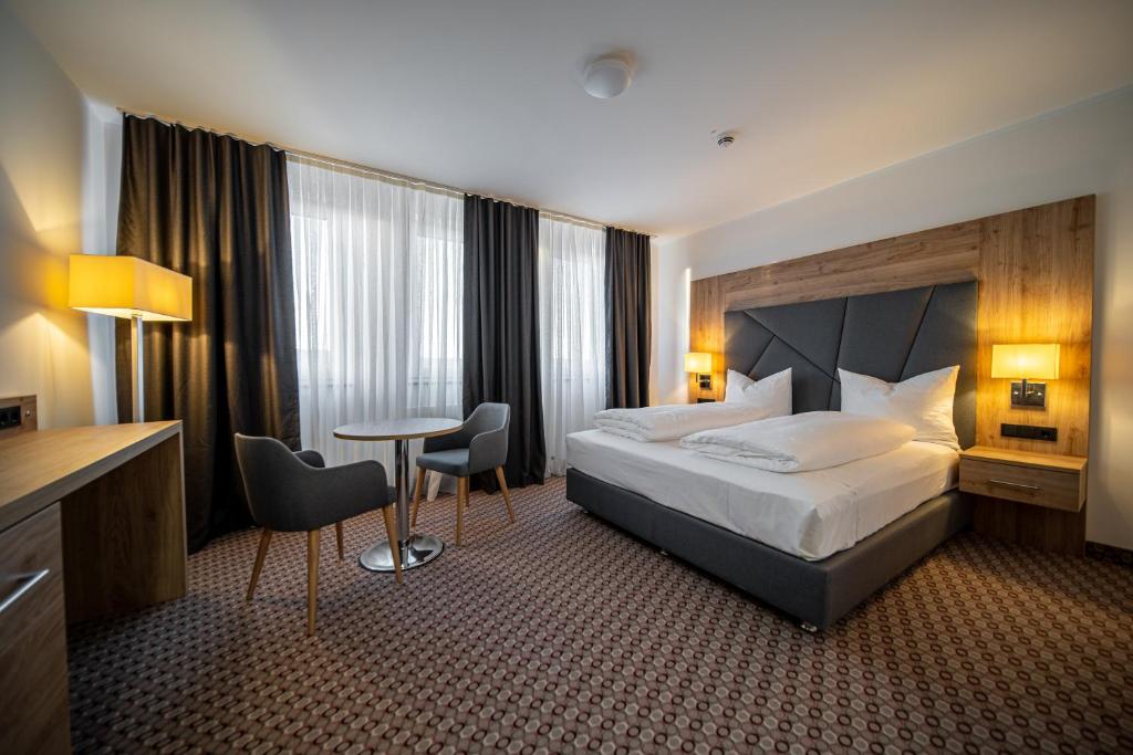 Postel nebo postele na pokoji v ubytování EE Hotel