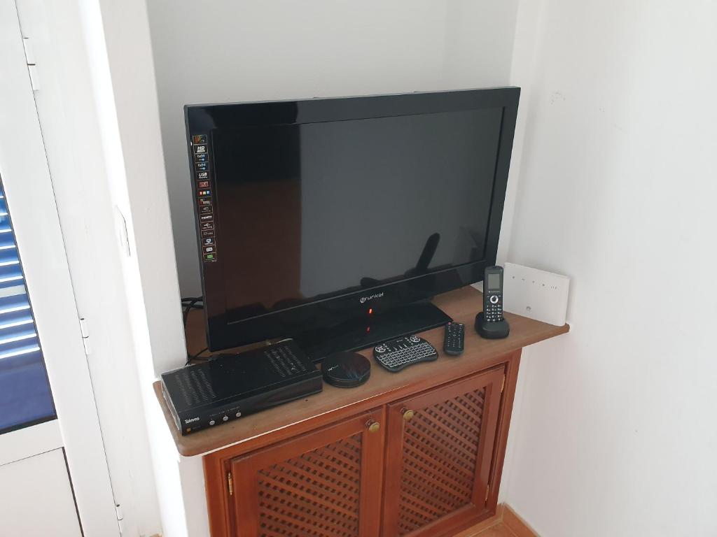 TV a/nebo společenská místnost v ubytování Apartamentos Graciosamar