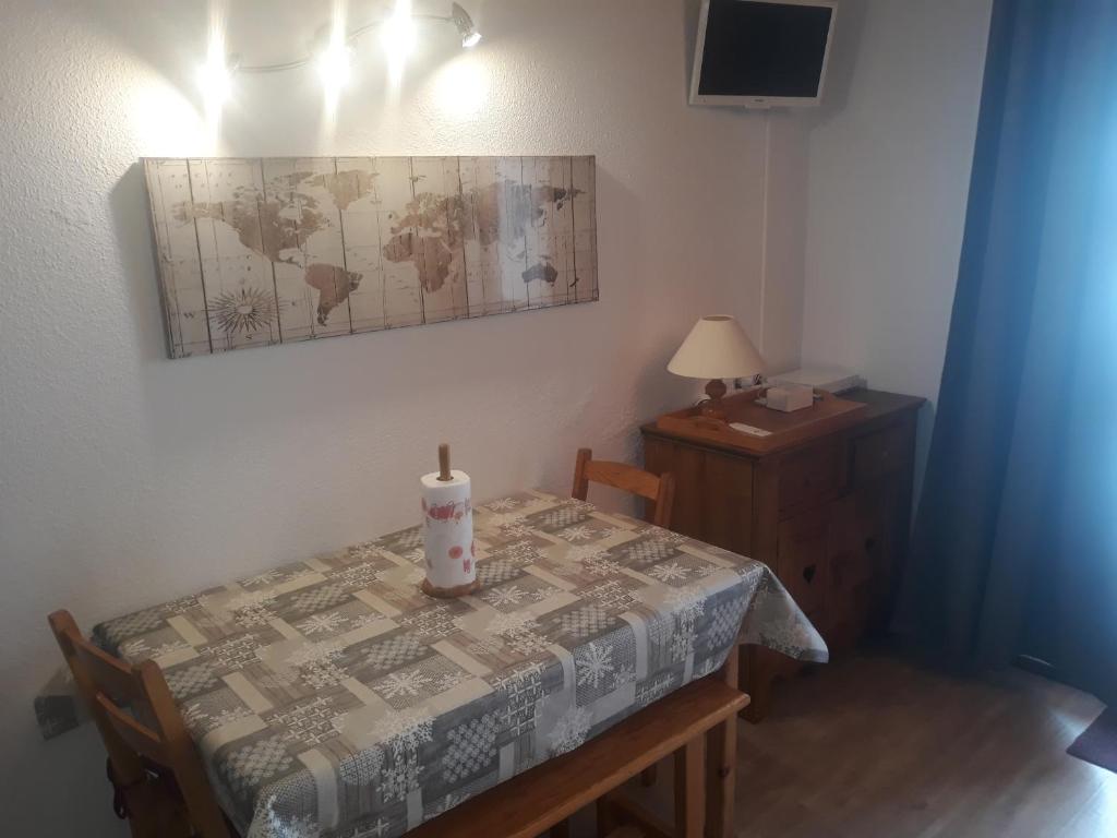 Postel nebo postele na pokoji v ubytování Studio standing Résidence le Pluton WIFI Parking privé C100