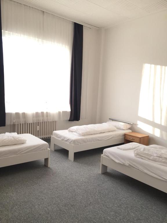 Postel nebo postele na pokoji v ubytování Pension Dreilinden Hannover GmbH