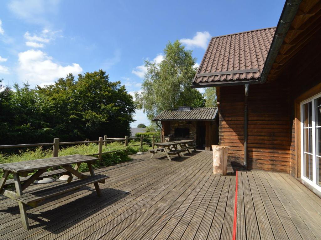 Fotografie z fotogalerie ubytování Chalet in Ovifat near Ski Slopes v destinaci Ovifat