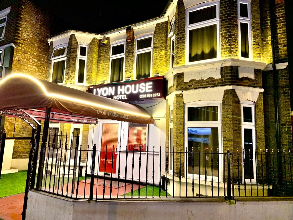 Lyon House Hotel