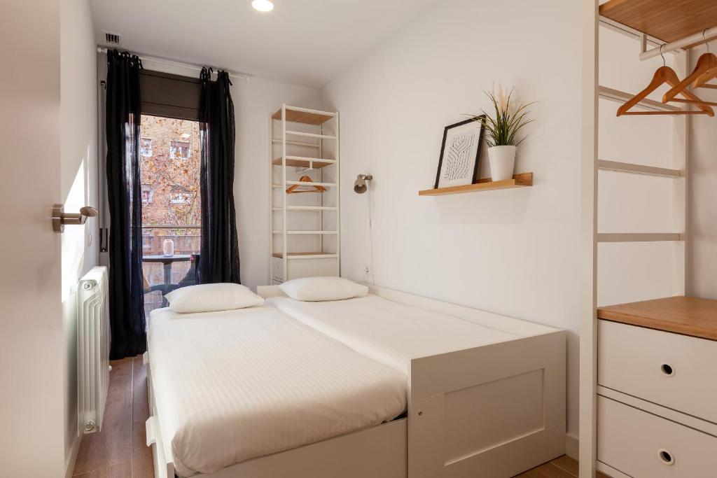 Postel nebo postele na pokoji v ubytování Mediterranean Barcelona Apartments