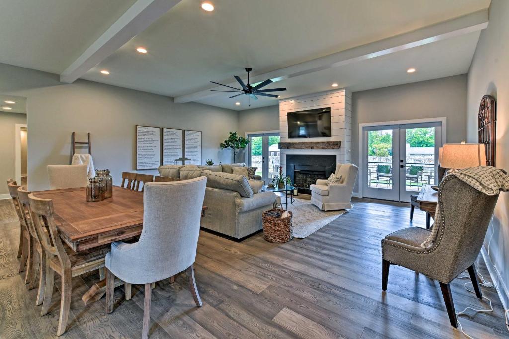 Elegant College Station Home Walk to Texas A and M, College Station