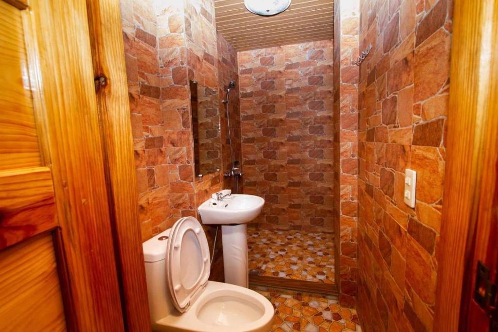 Bilik mandi di Sagada Lodging Home