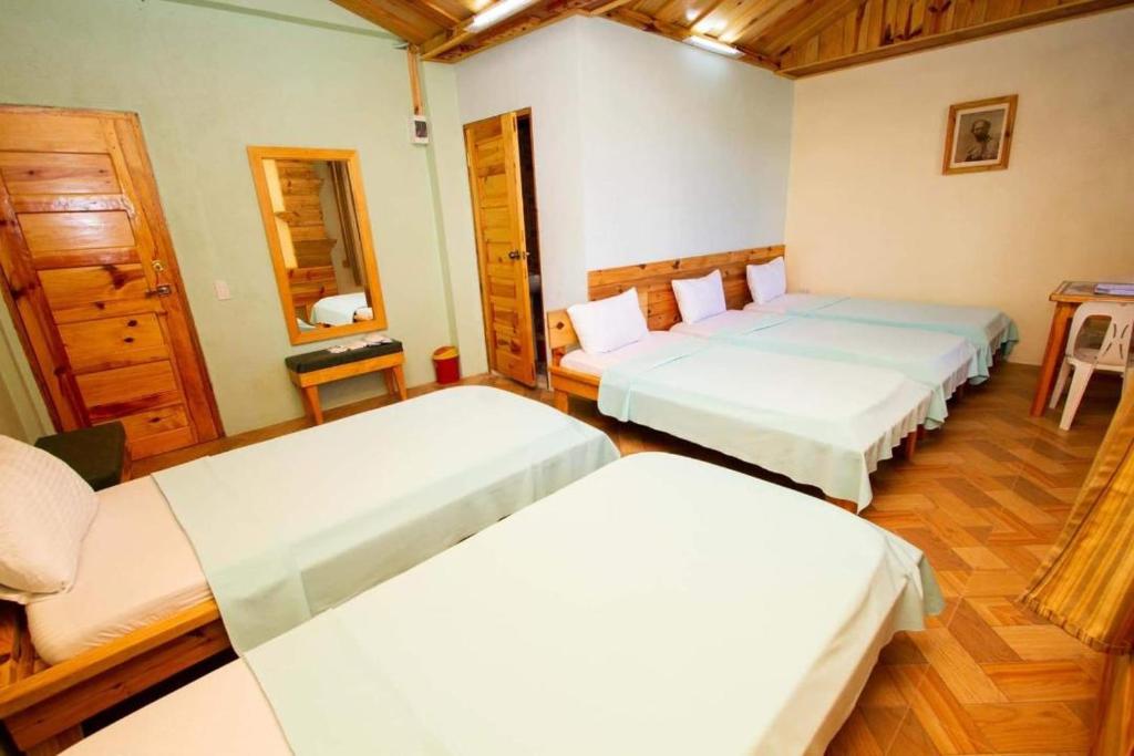 Katil atau katil-katil dalam bilik di Sagada Lodging Home