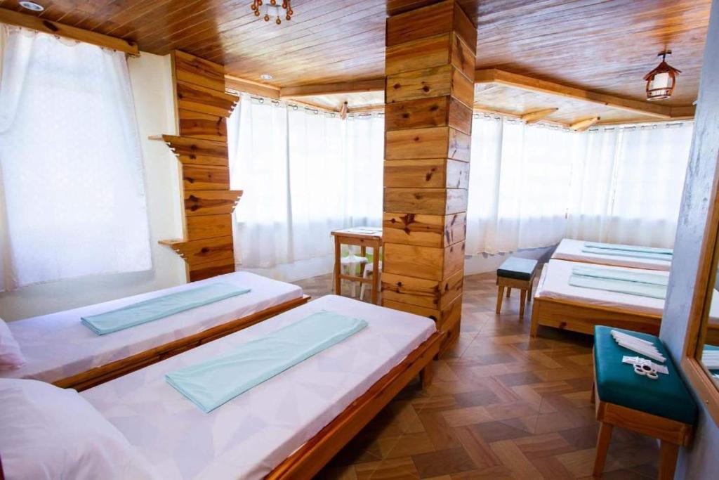 Katil atau katil-katil dalam bilik di Sagada Lodging Home