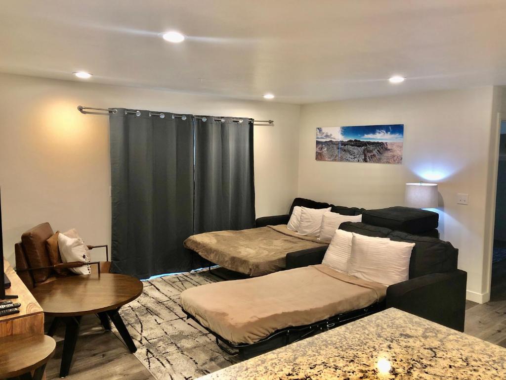 Postel nebo postele na pokoji v ubytování Moab Redcliff Condos