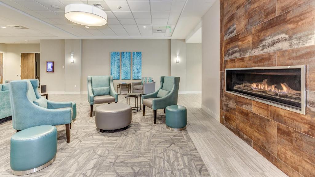 Posezení v ubytování Holiday Inn & Suites Bellingham by IHG