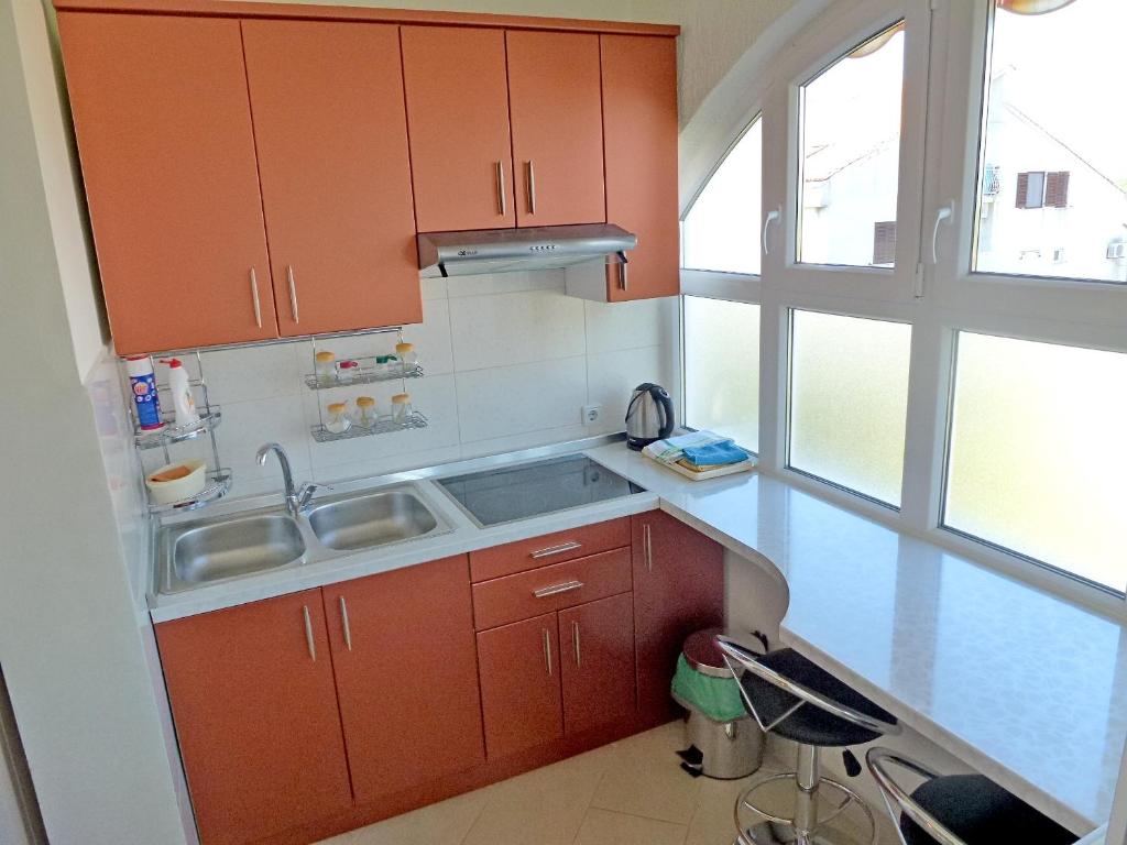Kuchyňa alebo kuchynka v ubytovaní Apartment Honor