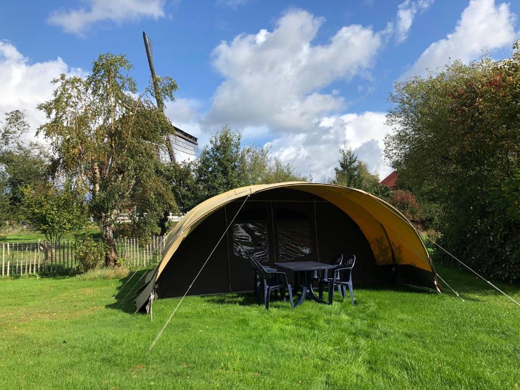 Campsite Ingerichte De Waard tent - 4 personen, Beilen, Netherlands -  Booking.com