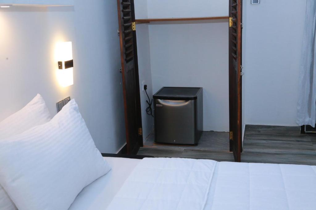 Postel nebo postele na pokoji v ubytování Midigama Holiday Inn