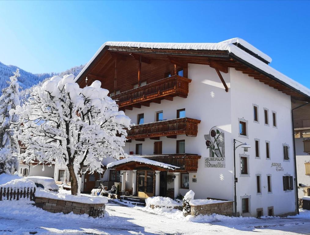 Nespecifikovaný výhled na hory nebo výhled na hory při pohledu z hotelu