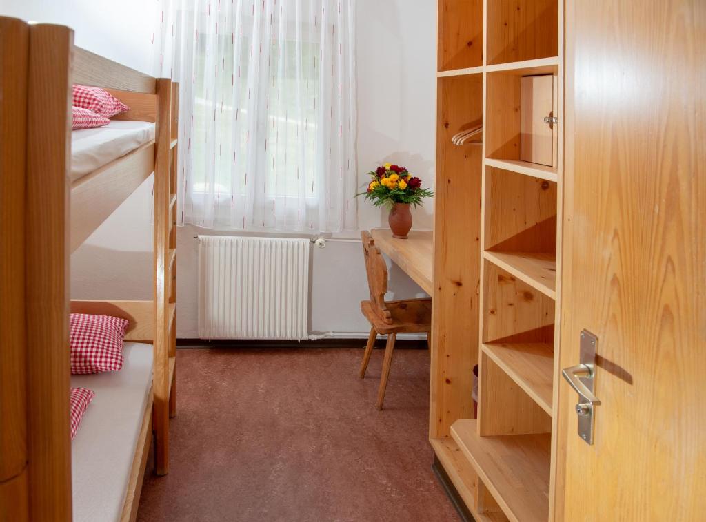 Postel nebo postele na pokoji v ubytování Erlebacherhus