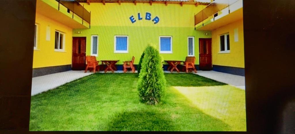 Vonkajšia záhrada v ubytovaní Apartmány ELBA