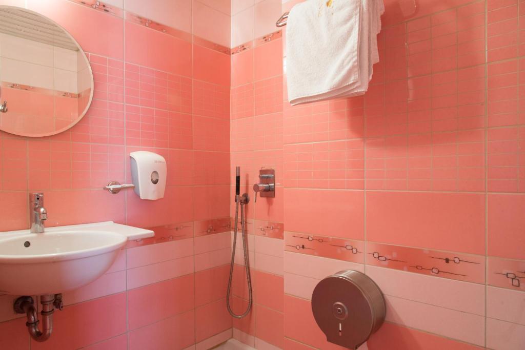 Pines Hotel - Resim 32