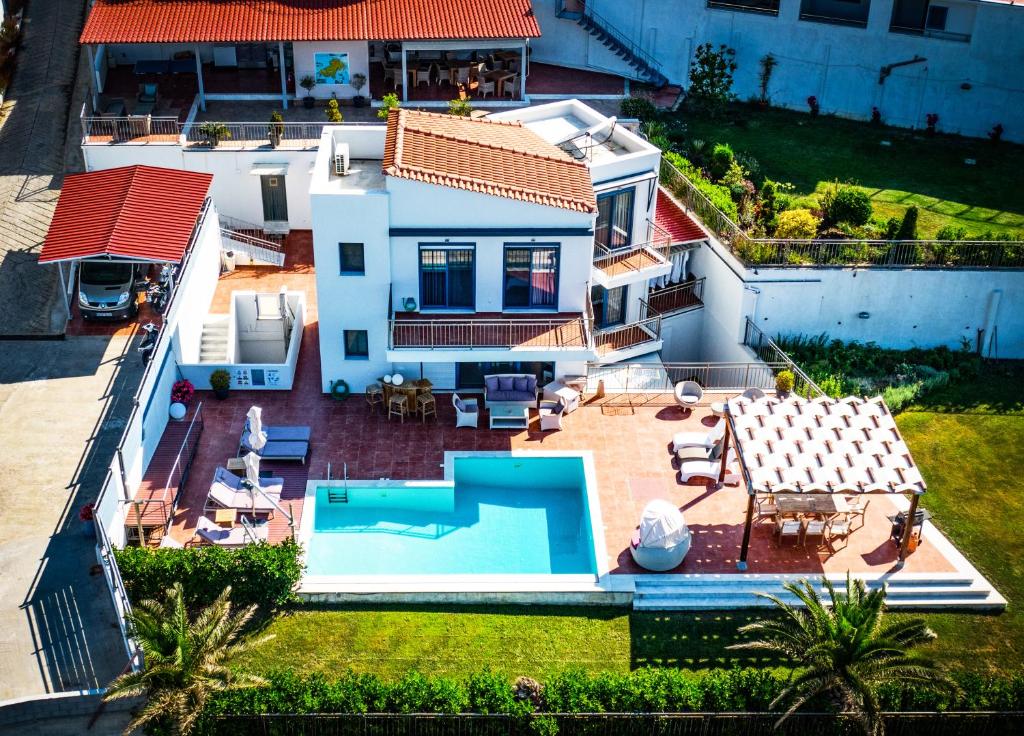 Бассейн в Aries Villas или поблизости