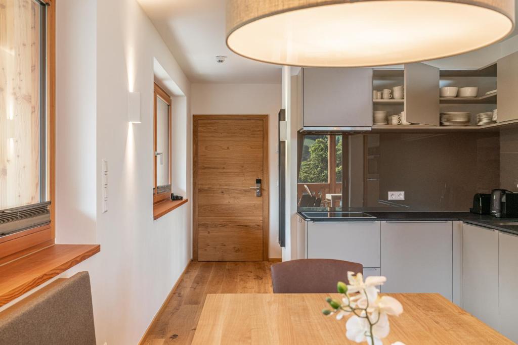Kuchyňa alebo kuchynka v ubytovaní Skylodge Alpine Homes