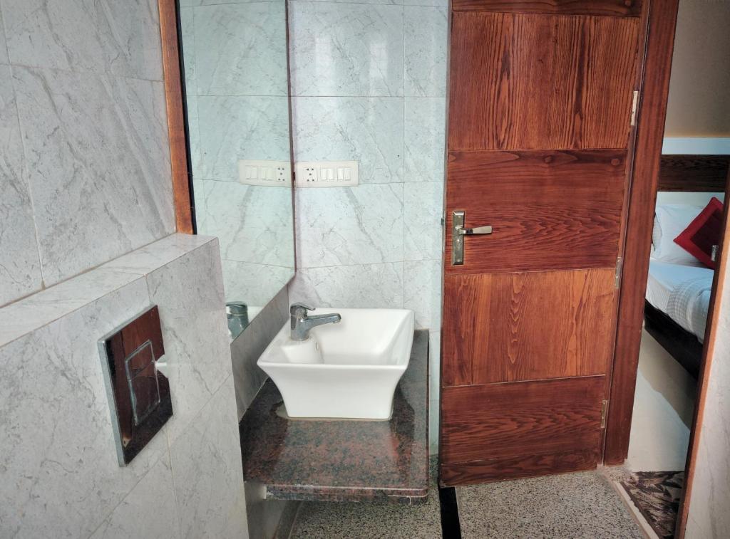 Koupelna v ubytování Raj Mahal Inn