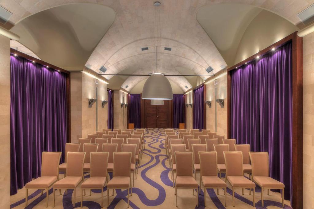 Konferenční prostory v ubytování GDM Megaron, Historical Monument Hotel