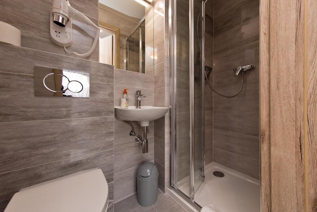 Kúpeľňa v ubytovaní Pokoje Gościnne Kornelia- Jacuzzi & Sauna