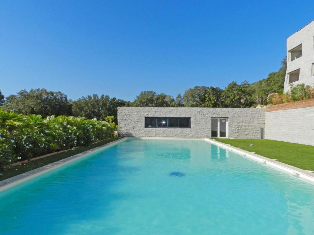 Πισίνα στο ή κοντά στο Apartment Château-10 by Interhome