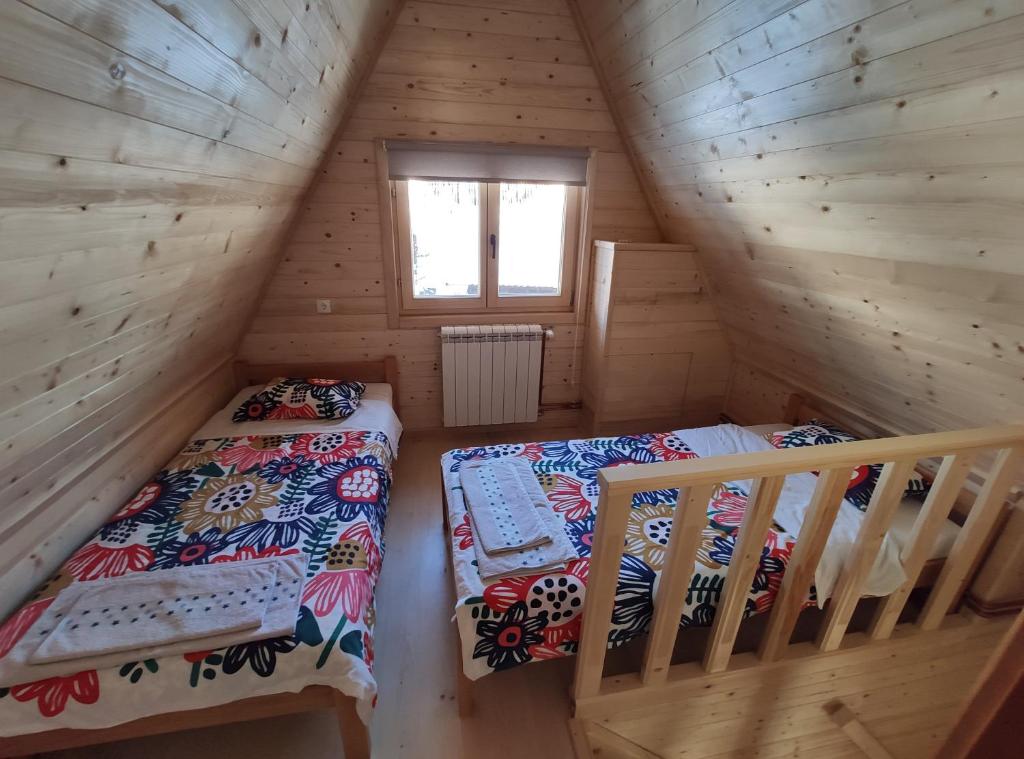 Postel nebo postele na pokoji v ubytování Brvnara 23 minimum 2 noći