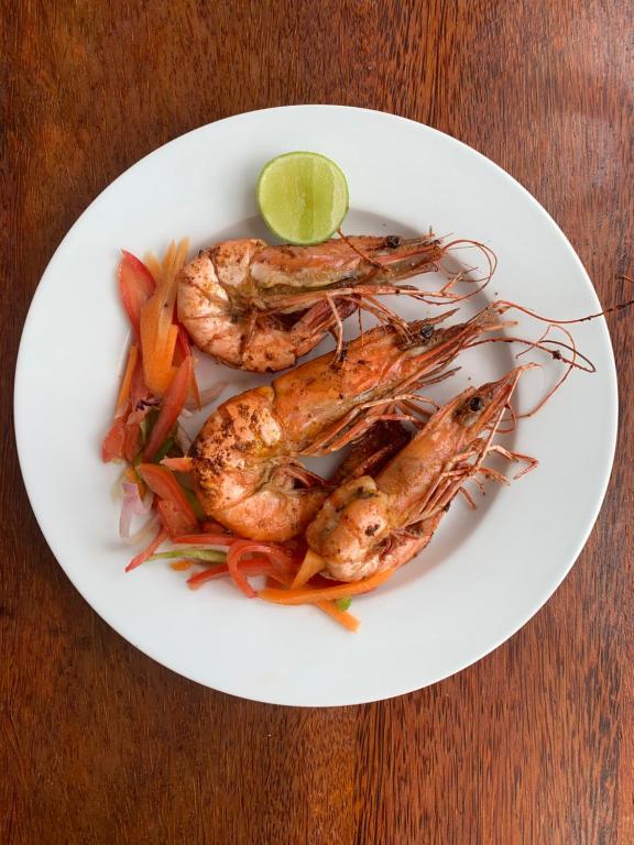 Makanan di atau di tempat lain dekat hotel
