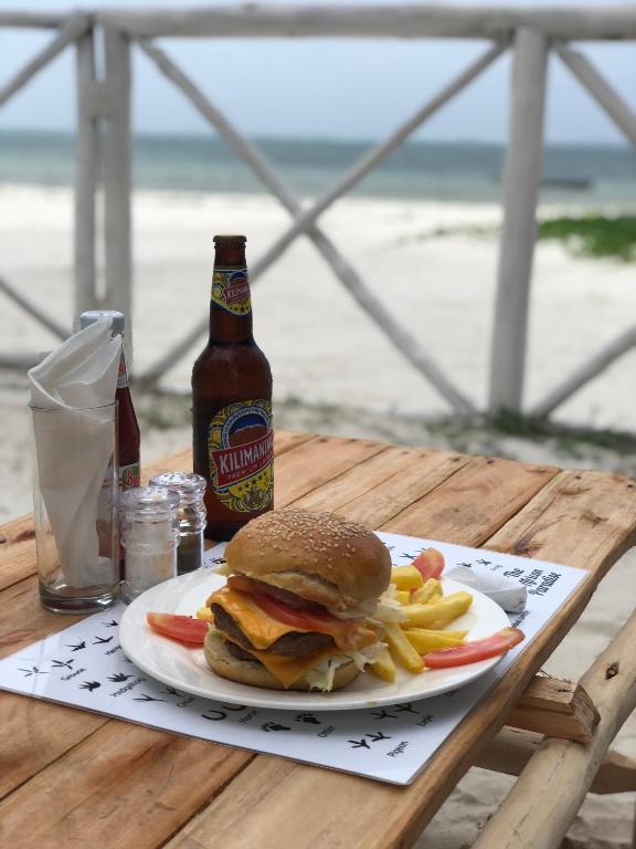 Makanan di atau di tempat lain dekat hotel