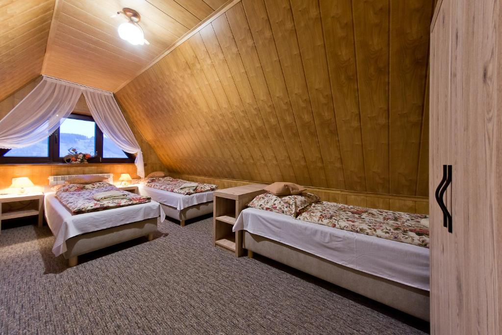 Posteľ alebo postele v izbe v ubytovaní Pokoje Gościnne Kornelia- Jacuzzi & Sauna