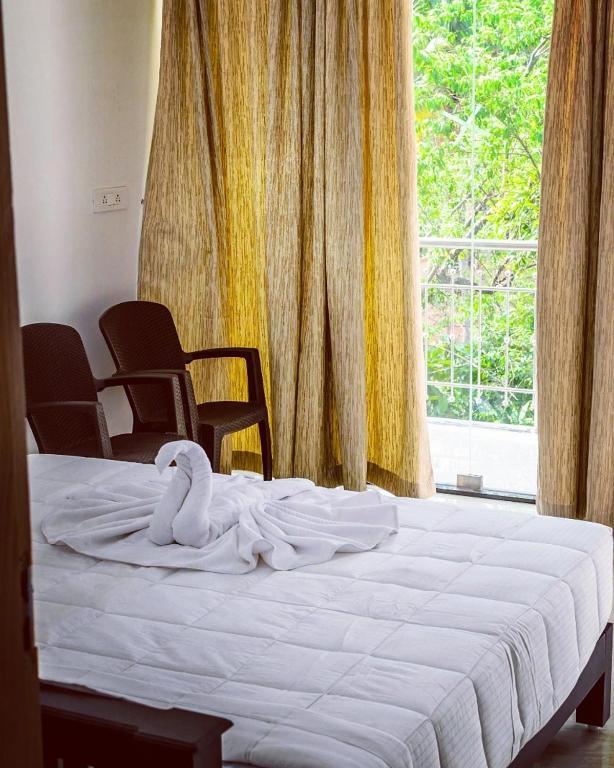 Postel nebo postele na pokoji v ubytování Nandana's Residency Munnar