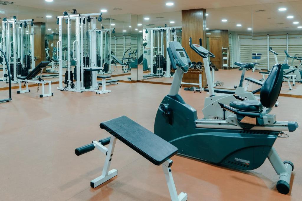 Fitness centrum a/nebo fitness zařízení v ubytování Hesperia Sant Joan