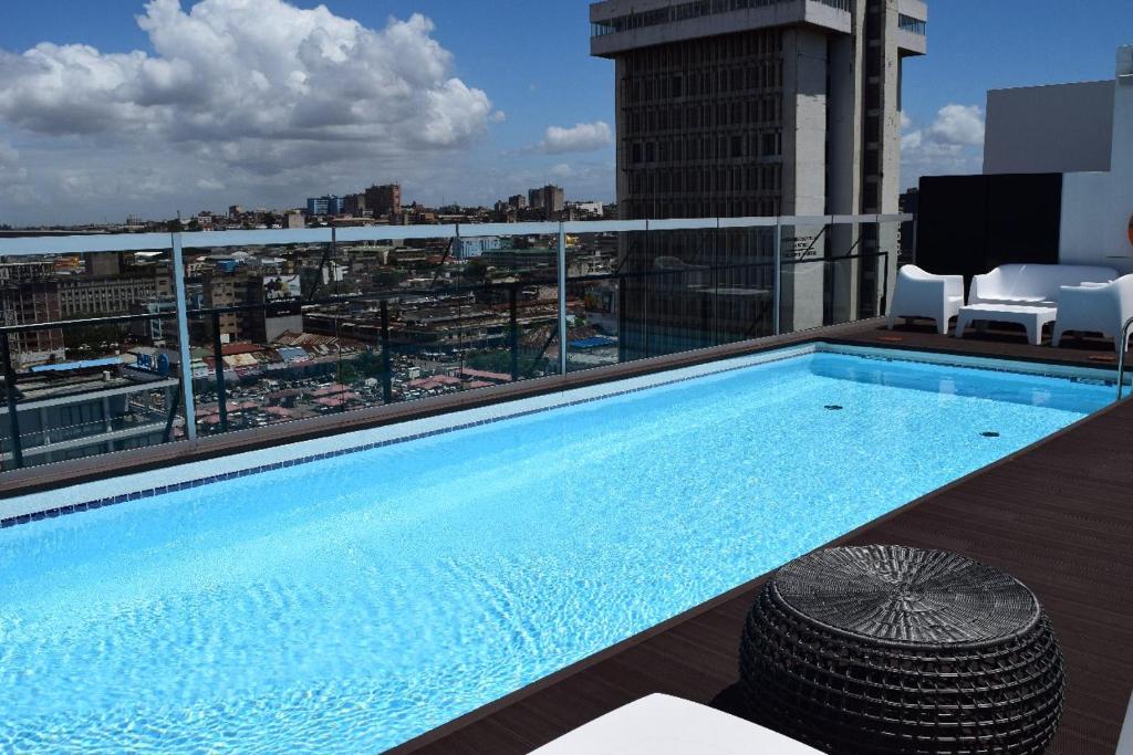Bazén v ubytování ONOMO Hotel Maputo nebo v jeho okolí