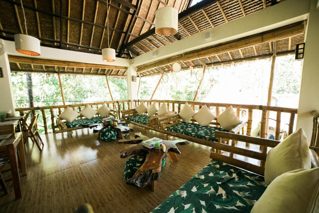 Istumisnurk majutusasutuses Fox & The Firefly Cottages