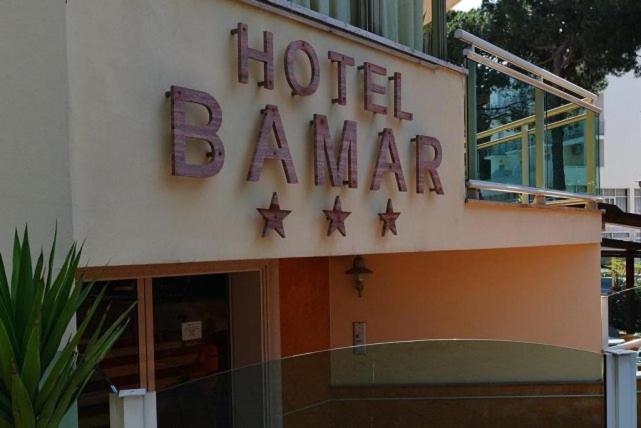 Certifikát, hodnocení, plakát nebo jiný dokument vystavený v ubytování Hotel Bamar