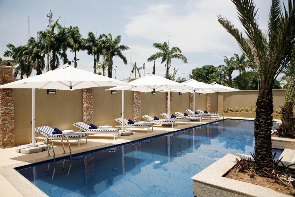 Bazén v ubytování Mövenpick Hotel Ikoyi Lagos nebo v jeho okolí
