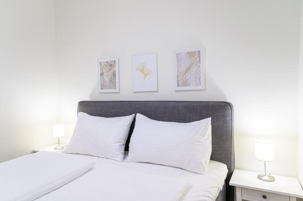 Postel nebo postele na pokoji v ubytování Beautiful apartment in Vienna's Heart 1c
